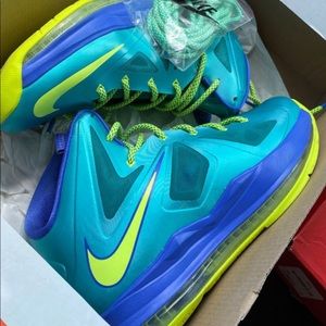 Lebron kids sneakers size 6